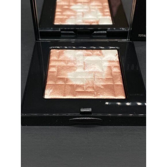 Bobbi Brown Highlighting Powder, Pink Glow 0.28 OZ./8g - Picture 5 of 6
